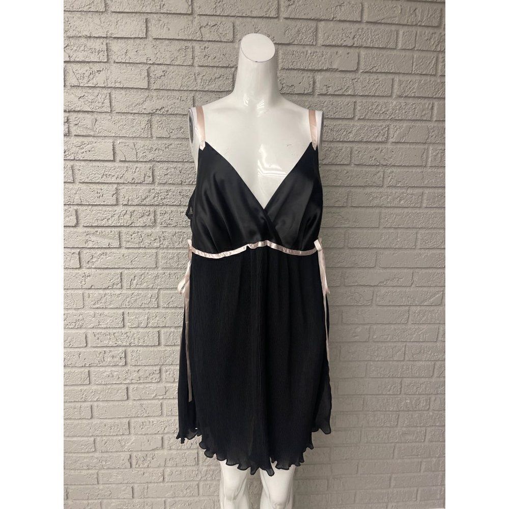 Avenue Body Black Satin Pleated with Pink Ribbon Trim Sleepwear Size 18 / 20 NWT